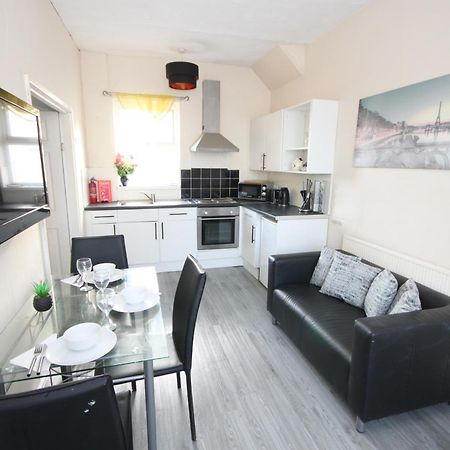 Barton Seaview, Self Catering Studio Apartments, Promenade & Central Beach Location, Families, Couples Or 23 Years Plus Only, Free Parking Blackpool Extérieur photo