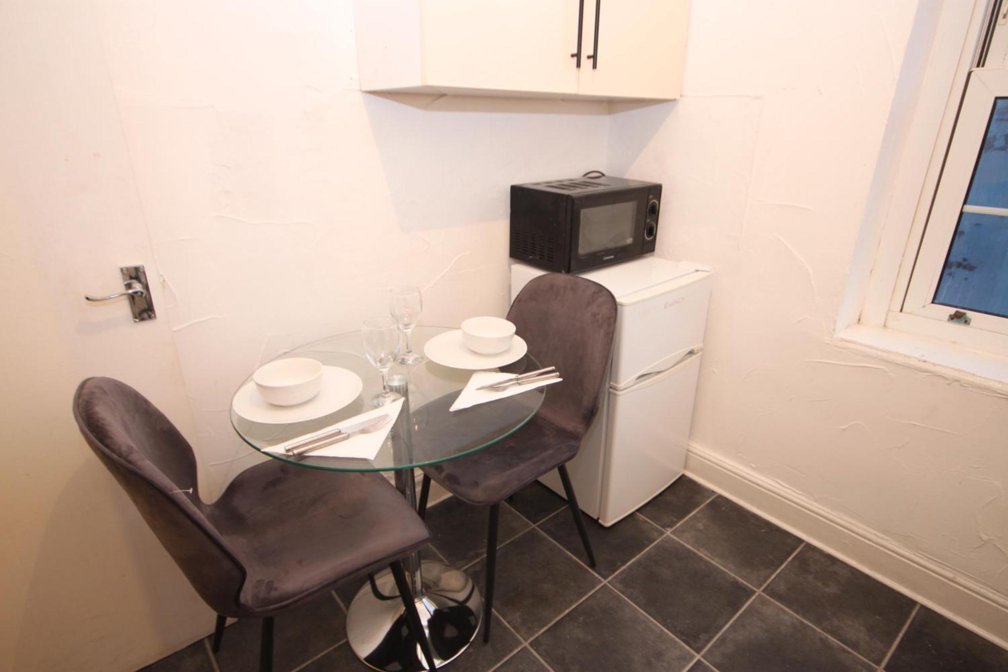 Barton Seaview, Self Catering Studio Apartments, Promenade & Central Beach Location, Families, Couples Or 23 Years Plus Only, Free Parking Blackpool Chambre photo