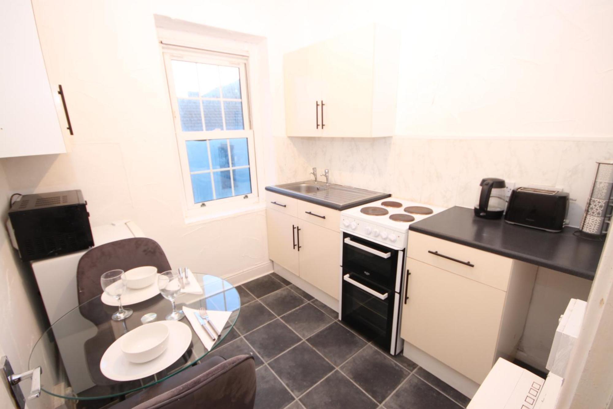 Barton Seaview, Self Catering Studio Apartments, Promenade & Central Beach Location, Families, Couples Or 23 Years Plus Only, Free Parking Blackpool Extérieur photo