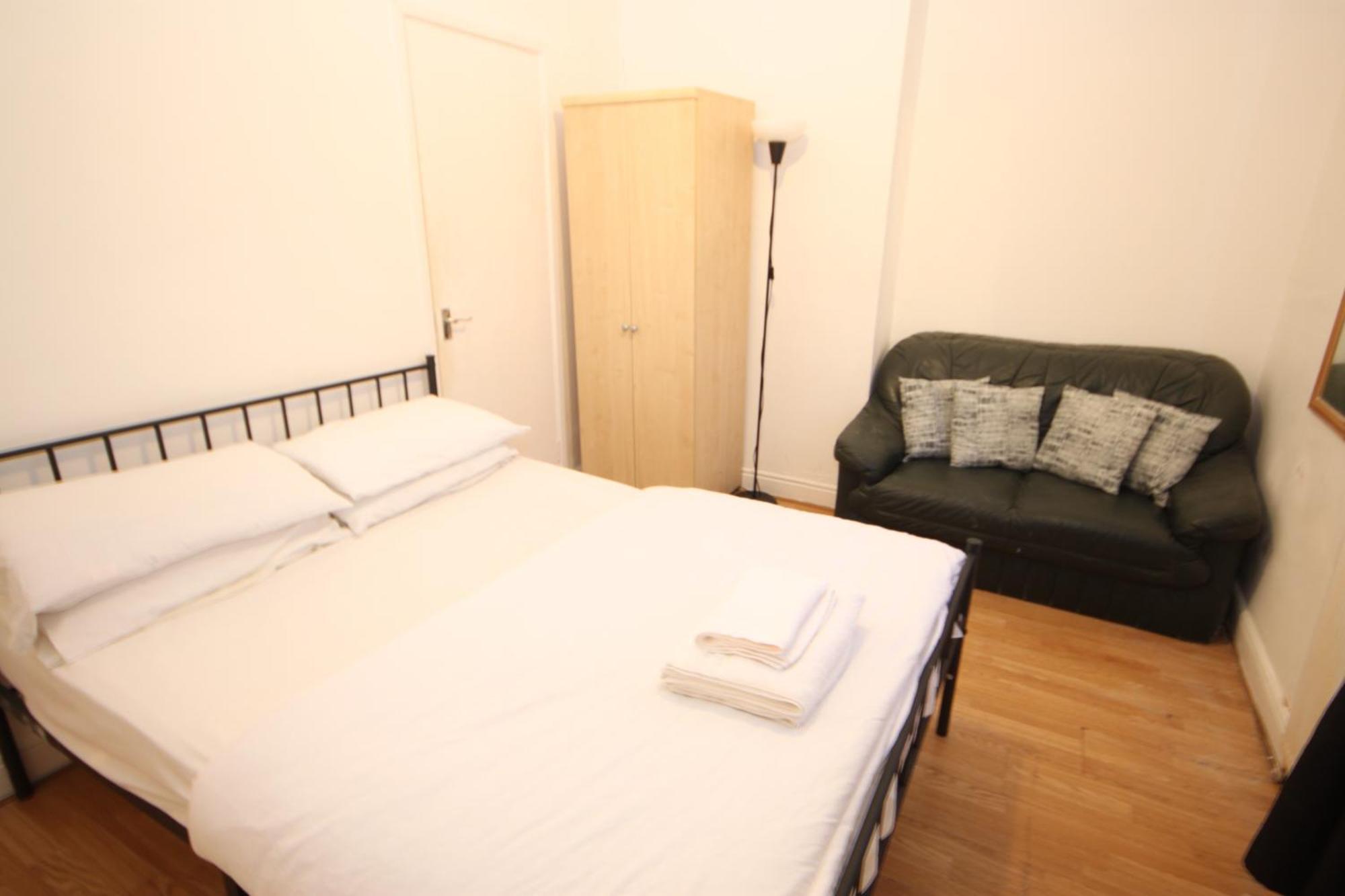 Barton Seaview, Self Catering Studio Apartments, Promenade & Central Beach Location, Families, Couples Or 23 Years Plus Only, Free Parking Blackpool Extérieur photo