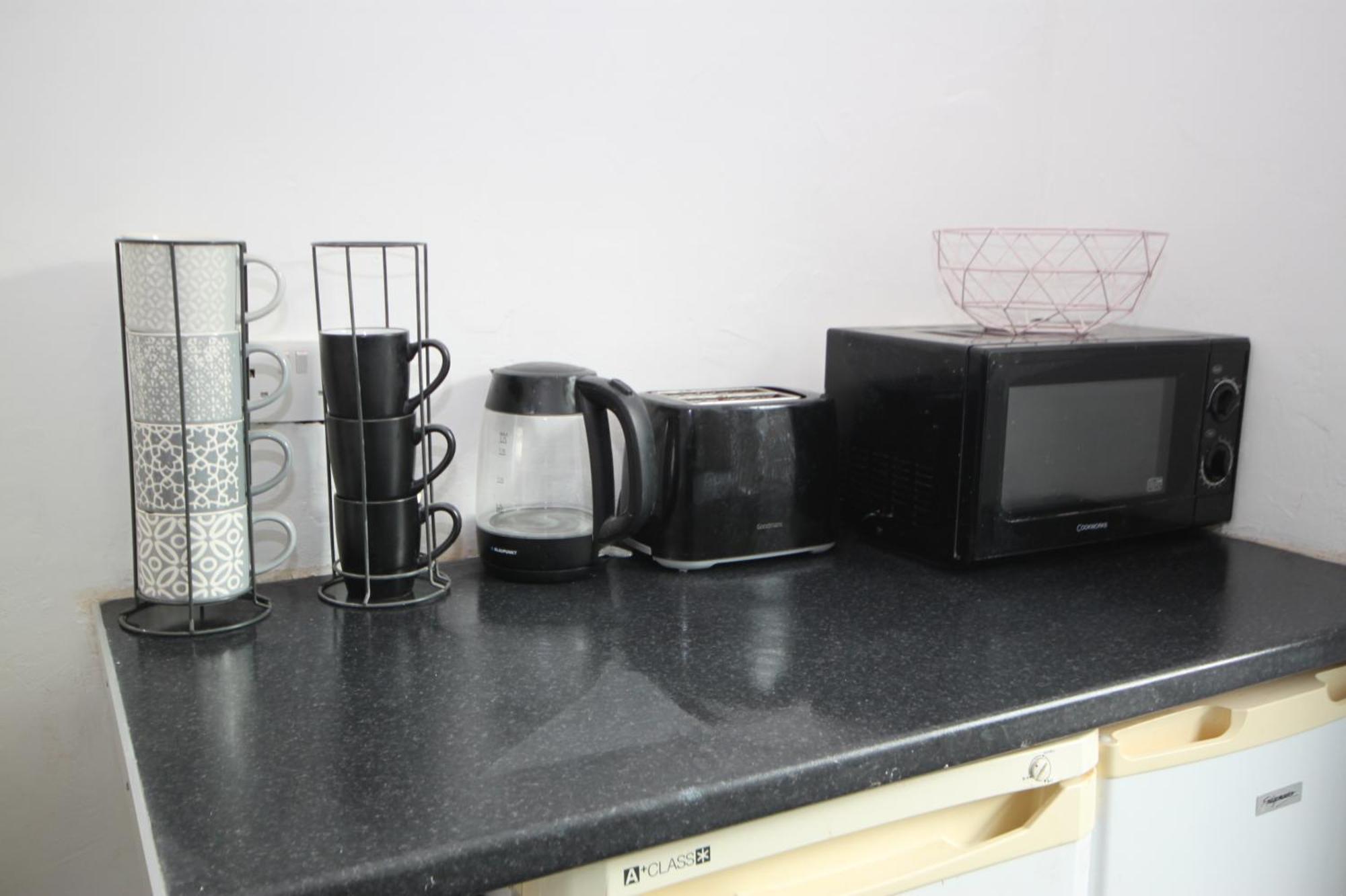 Barton Seaview, Self Catering Studio Apartments, Promenade & Central Beach Location, Families, Couples Or 23 Years Plus Only, Free Parking Blackpool Extérieur photo