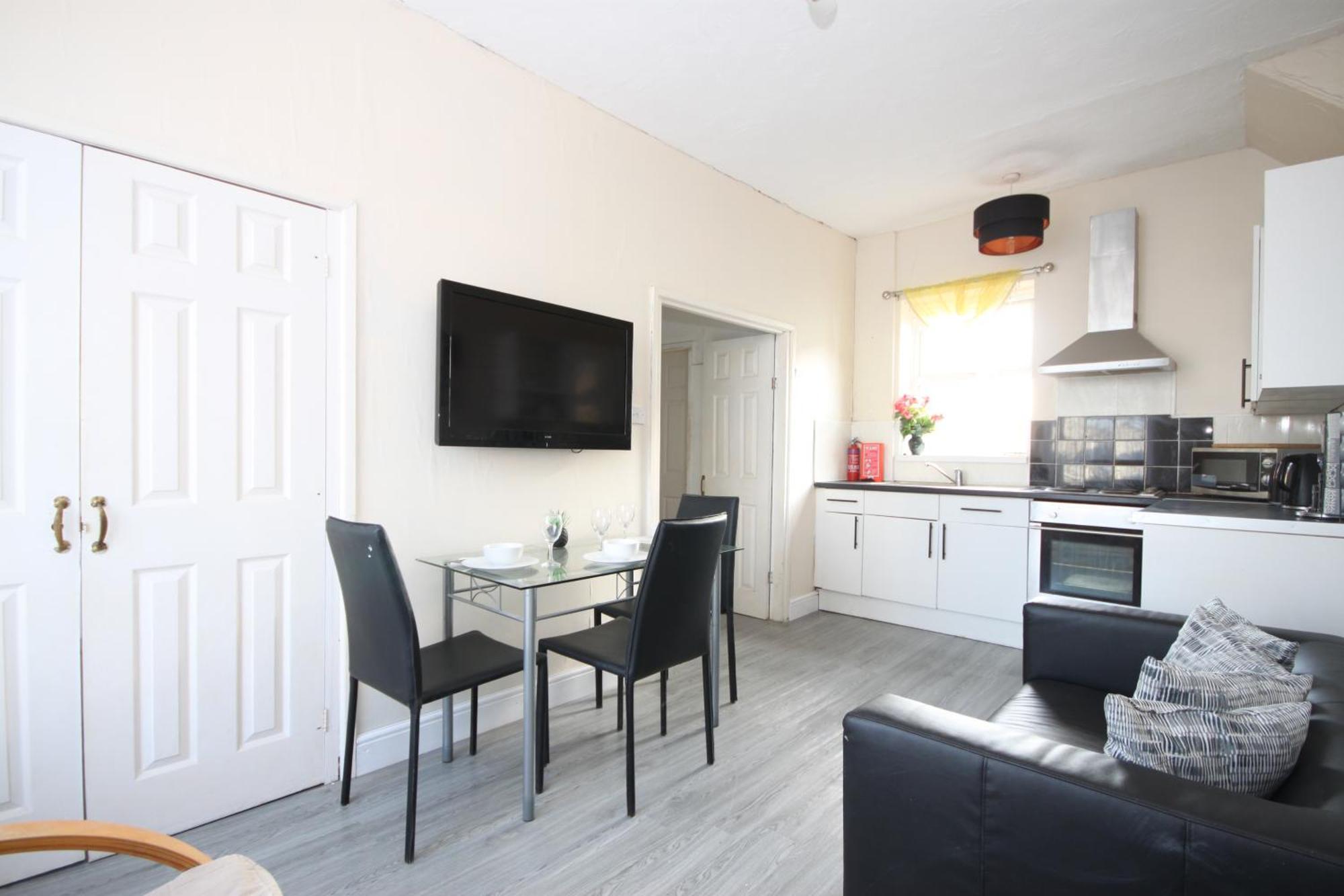 Barton Seaview, Self Catering Studio Apartments, Promenade & Central Beach Location, Families, Couples Or 23 Years Plus Only, Free Parking Blackpool Extérieur photo