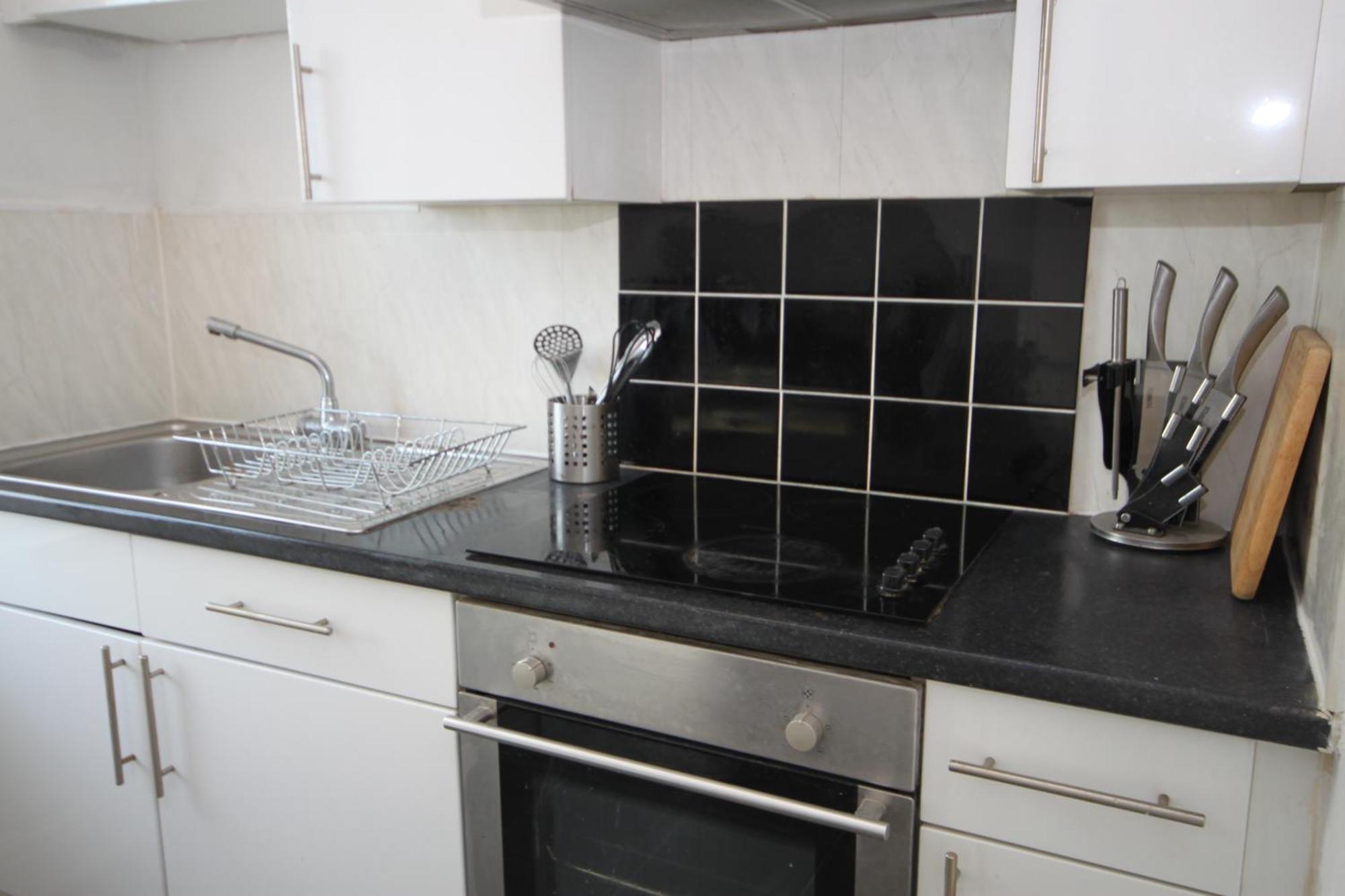 Barton Seaview, Self Catering Studio Apartments, Promenade & Central Beach Location, Families, Couples Or 23 Years Plus Only, Free Parking Blackpool Extérieur photo