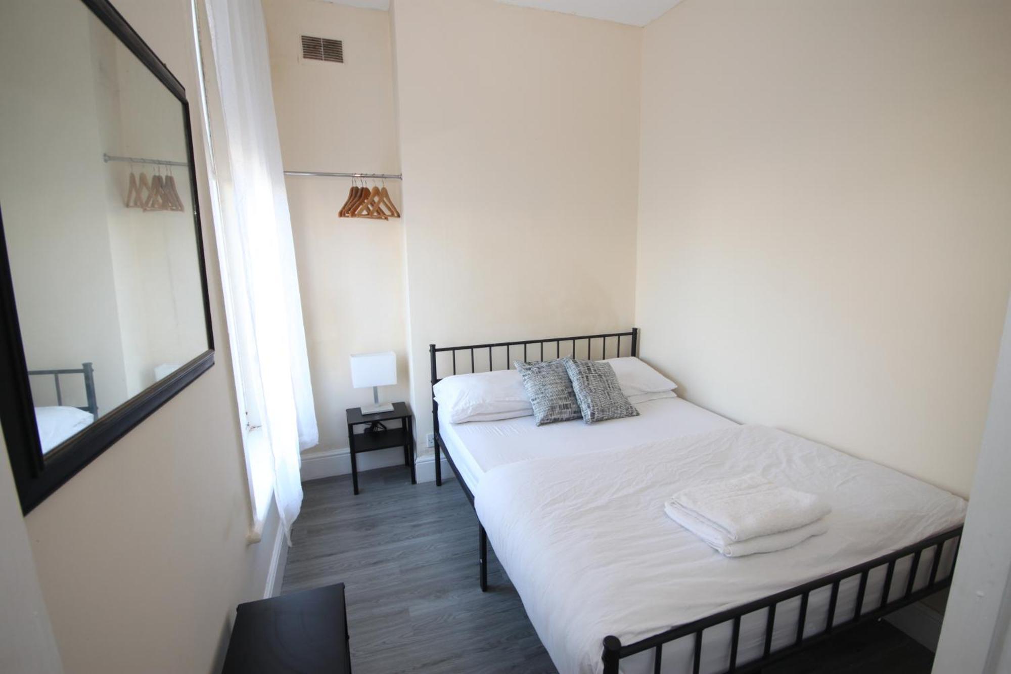 Barton Seaview, Self Catering Studio Apartments, Promenade & Central Beach Location, Families, Couples Or 23 Years Plus Only, Free Parking Blackpool Extérieur photo